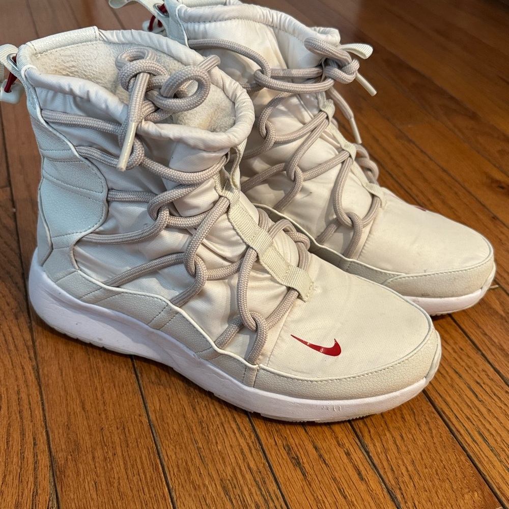 Nike Tanjun High Rise White Red Winter Boots AO0355 005 Women